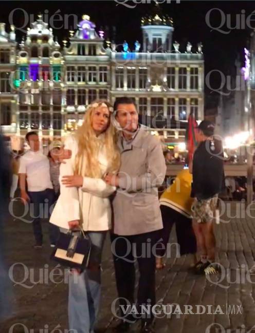 $!Tania Ruiz y Enrique Peña Nieto, piden a turistas que les tomen foto durante su viaje a Bruselas (VIDEO)