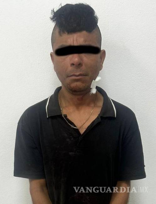 Pareja es arrestada tras discusión en vía pública, por agresión con arma blanca, en Nuevo León