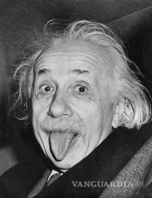 $!¿Por qué Albert Einstein sacó la lengua en esta foto?