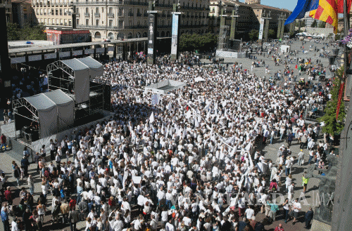 $!Miles de personas toman las calles para pedir diálogo al Gobierno español con Cataluña