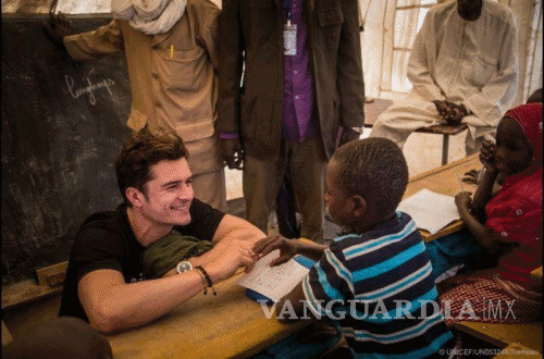 $!Orlando Bloom visita en Níger a niños desplazados que huyeron de Boko Haram