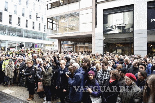 $!Guardan en Suecia un minuto de silencio en memoria a las víctimas de atentado