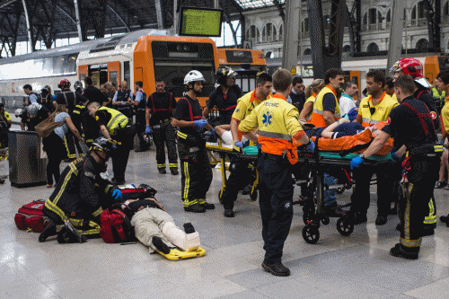 $!Choque de un tren en Barcelona deja medio centenar de heridos