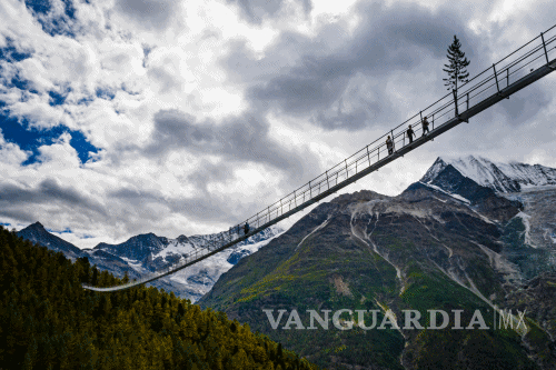 $!Inauguran en Suiza puente peatonal colgante más largo del mundo