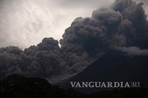 $!Muerte de niño, eleva a 70 las víctimas por erupción volcán en Guatemala