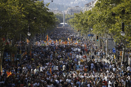 $!Miles de personas se manifiestan en Barcelona contra el terrorismo