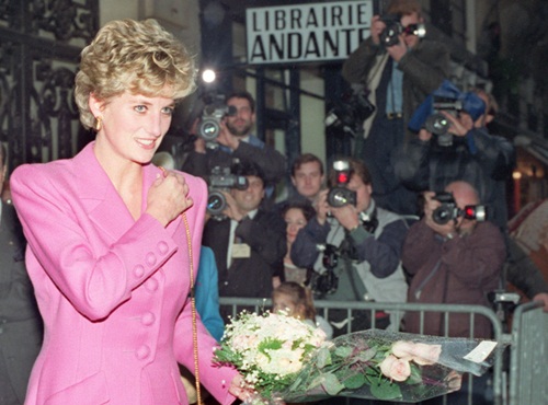 $!Subastan cartas escritas por la princesa Diana para un mayordomo