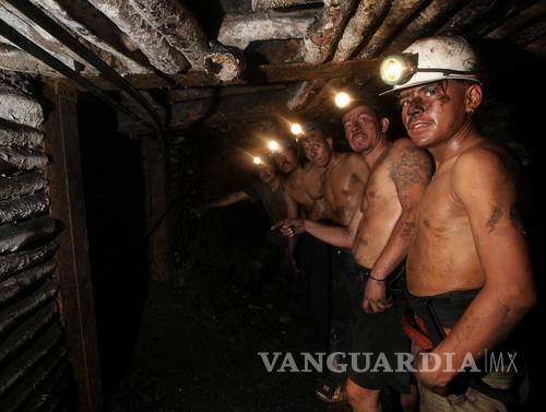$!El carbón destruye el ambiente, pero también a los mineros que terminan con todo tipo de malestares físicos.