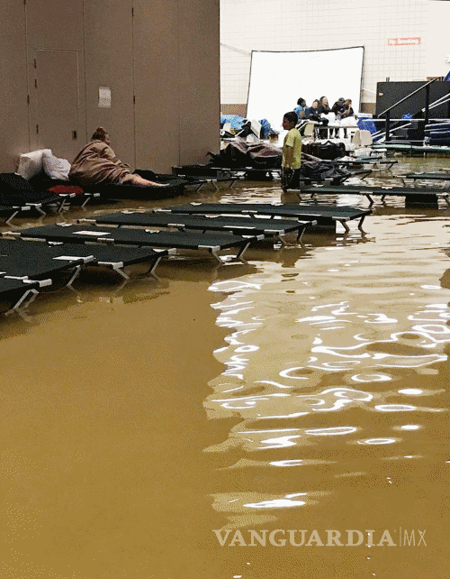 $!Se inunda refugio para afectados por Harvey en Texas