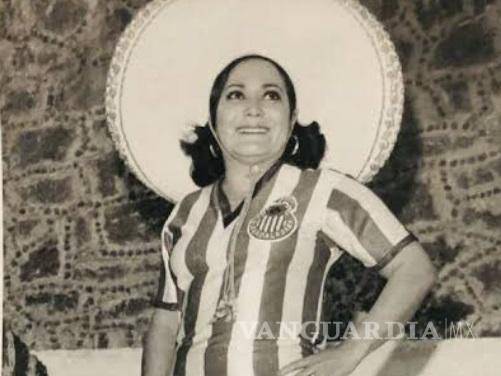 $!Era tan apasionada del Chivas que apostó en ocasiones con Manuel “El Loco” Valdés y con Cuauhtémoc Blanco.