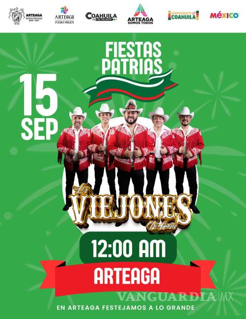 $!Los Viejones de Linares se presentan frente a la presidencia municipal, cerrando la programación musical en Arteaga.