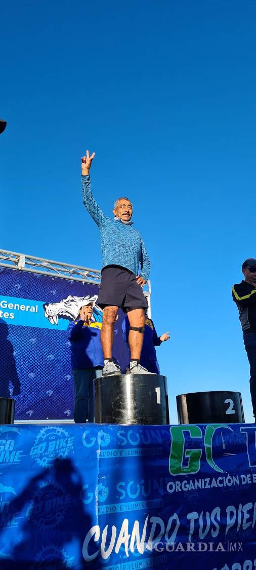 $!José Luis Araiza, “El Gato”, guía a corredores de todas las edades a alcanzar sus metas y superar sus límites.