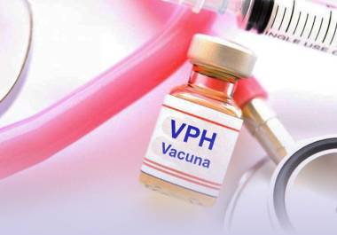 La vacuna protege contra nueve tipos del virus del papiloma humano, incluyendo aquellos asociados al desarrollo de cáncer y verrugas genitales.