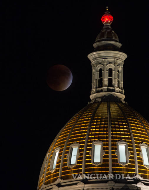 $!Las mejores fotos del eclipse total y la superluna de ayer