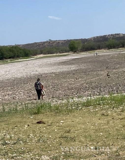 $!Estanque de abrevadero antes de las lluvias, mostraban la escasez de agua que afectaba a los ganaderos de Piedras Negras.