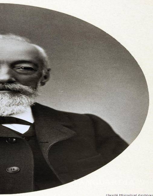 $!El chocolate con leche fue creado por el industrial suizo Daniel Peter, quien empezó sus experimentos en octubre de 1875 en su fábrica de Vevey.