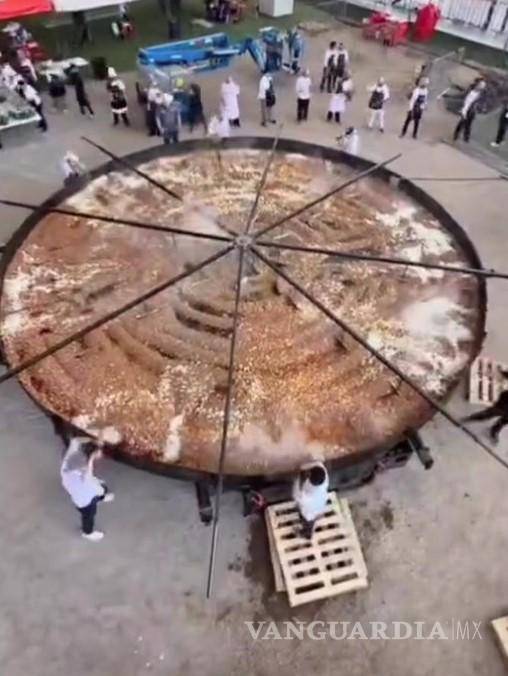 $!Alrededor de 80 mil tacos fueron servidos y acompañados con salsas donadas por la comunidad.