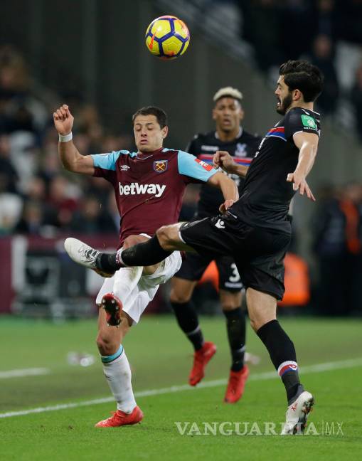 'Chicharito' Hernández ayuda al empate del West Ham