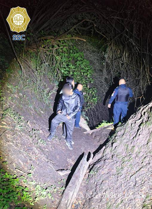 $!Rescatan a 9 jóvenes que se extraviaron en una barranca del Bosque de Chapultepec
