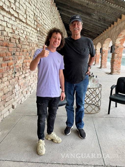 $!Luisito Comunica denuncia 'abuso de poder'... lo multan por usar celular en AICM (video)