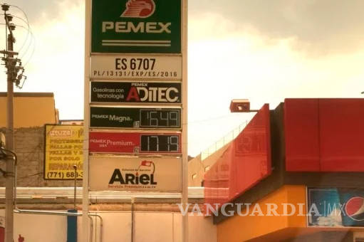 $!Gasolina en 15 pesos en varios estados del país, ¿por la guerra petrolera?