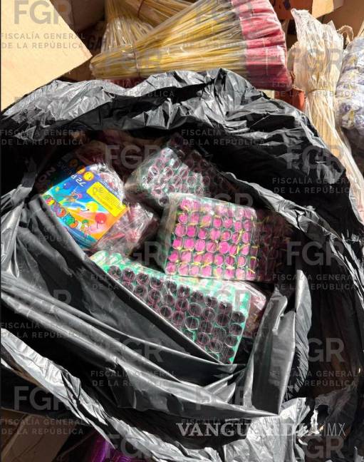 $!La pirotecnia asegurada superó las cinco toneladas y era transportada sin los permisos federales correspondientes.