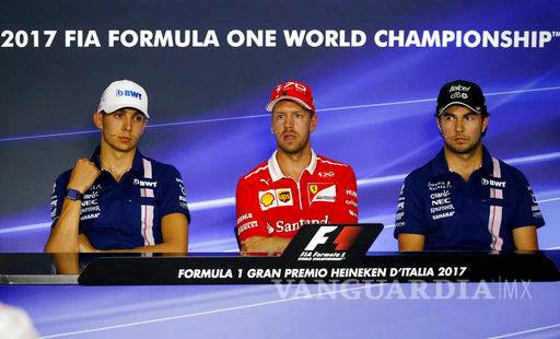 'Checo' Pérez y Ocon firman la 'pipa de la paz'