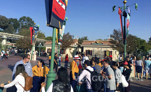$!Disneyland se recupera tras apagón