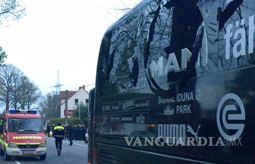 $!Así quedó el autobús del Borussia Dortmund tras explosión: Galería