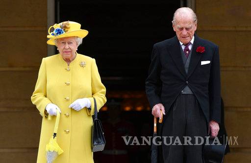 La reina Isabel II guardó un minuto de silencio por víctimas de Manchester
