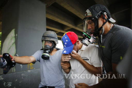 $!Guardia Nacional Bolivariana agredió al líder opositor Capriles tras una manifestación