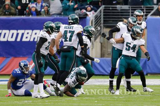 $!Eagles mantienen el vuelo sin Carson Wentz