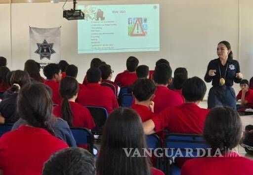$!Estudiantes de la Secundaria Técnica Ramos Arizpe recibieron orientación sobre el uso responsable de redes sociales por parte de la Unidad de Proximidad Social.
