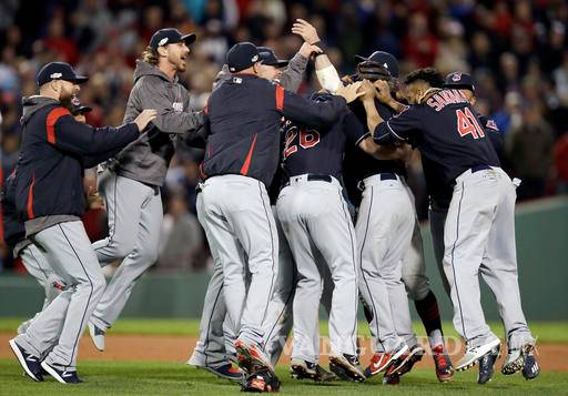 Indios barren a Medias Rojas