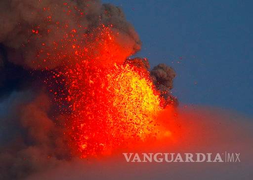 $!La lava del volcán Mayón, en Filipinas, recorre más de 3 km