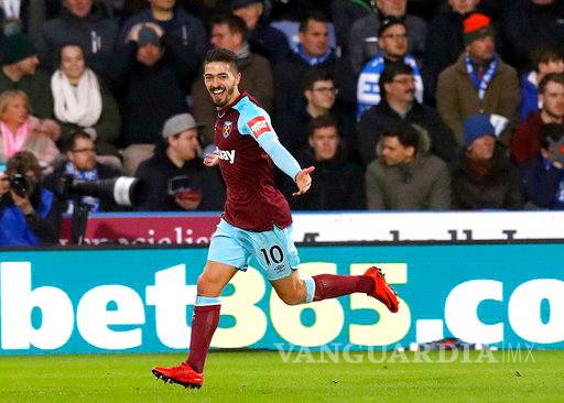 Sin 'Chicharito', West Ham golea al Huddersfield Town