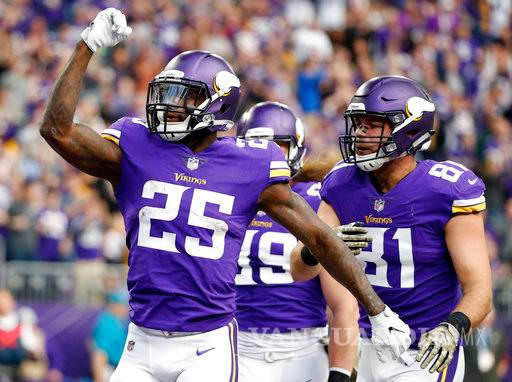 Vikings frenan a los Rams