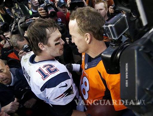 $!Manning supera a Brady y Broncos galopan al Super Bowl