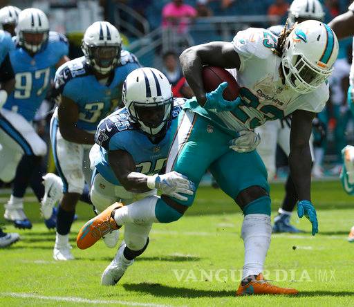 $!Dolphins nadaron a la victoria sobre Tennessee