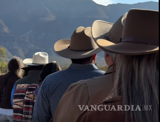 $!Habitantes y visitantes observan con asombro el retorno del mamífero terrestre más grande del continente.