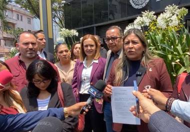 La dirigente morenista explicó que en las irregularidades están involucrados recursos estatales y federales.