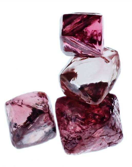 $!Los investigadores dijeron que los diamantes rosas llegaron a la superficie de la Tierra desde las profundidades del subsuelo hace unos 1,300 millones de años.