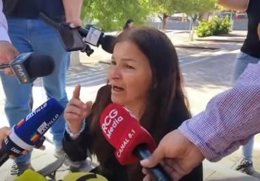 Familiares de Luisa Fernanda acudieron a la Fiscalía General del Estado para exigir que se investigue la muerte de la joven.
