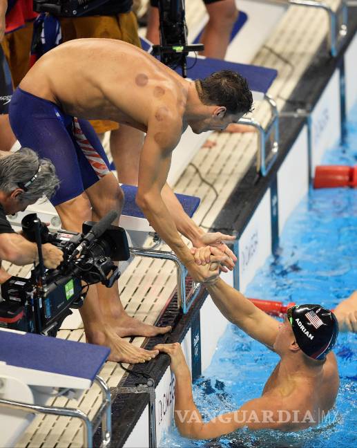 Te explicamos la razón de las extrañas marcas que tiene Michael Phelps en su cuerpo