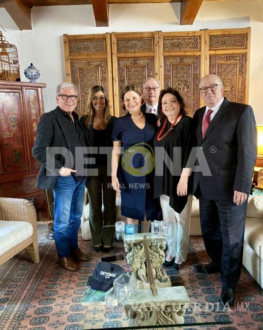 $!De derecha a izquierda: Ángel Verdugo, su esposa, Agustín Gutiérrez Canet, Martha Bárcena, Gabriela Kalifa Kaún y Plácido Garza.