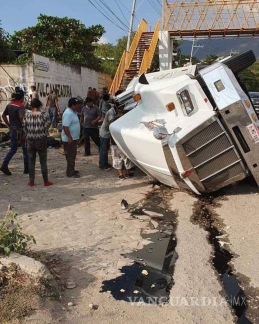 $!Polleros tenían en casas de seguridad a migrantes que murieron en accidente en Chiapas