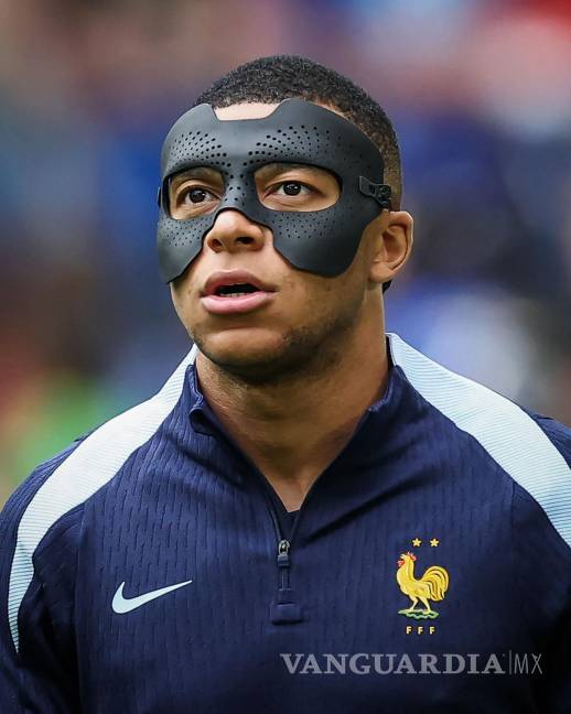 $!Mbappé utilizó otra máscara para este compromiso ante Bélgica.