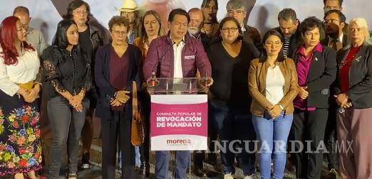 $!En una rueda de prensa rodeado de personajes de Morena importantes en la política así como el productor de narcoseries y documentales, Epigmenio Ibarra, Delgado celebró la jornada electoral.
