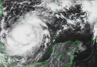 La tormenta ‘Milton’ se intensificó a huracán categoría 1 en la escala Saffir-Simpson, frente a costas de Veracruz.