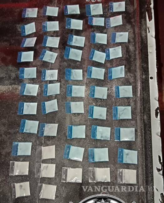 Caen cuatro jóvenes en posesión de drogas en el centro de Monterrey